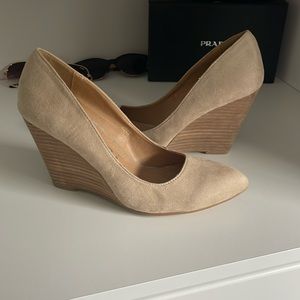 Ccocci size 9 tan suede wedges